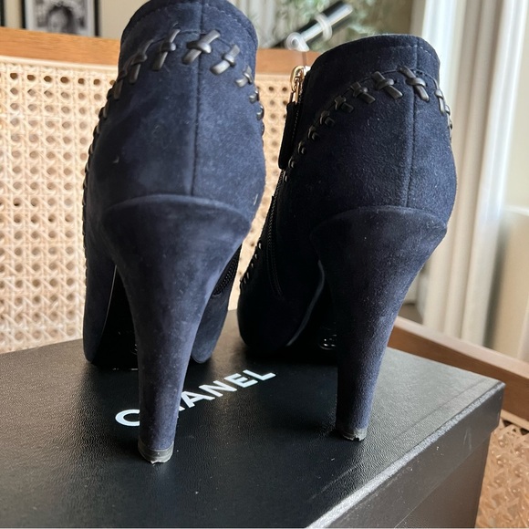 CHANEL Mark Suede Ankle Boots | G30104 | Navy & Black | Size 37 - Picture 4 of 10